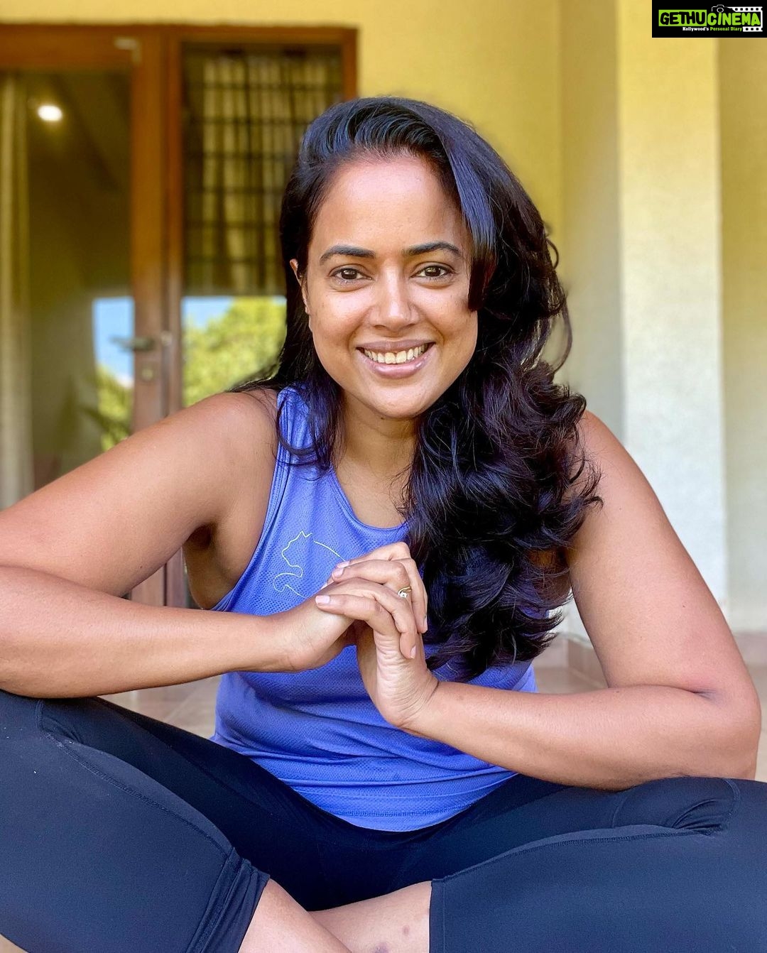 Sameera Reddy Instagram - The last bit is the hardest!But i try and stay consistent with the workouts 💪🏼 I’m not going to make my Diwali target but I’m going to keep going !My whole process has slowed down but sometimes it’s good to stop and reset ! Feeling strong ,feeling good & staying motivated, that’s a constant work in progress for us🌈What are your #fitnessfriday updates ? #fitnessmotivation #fitnessjourney #letsdothis 🦹♀️