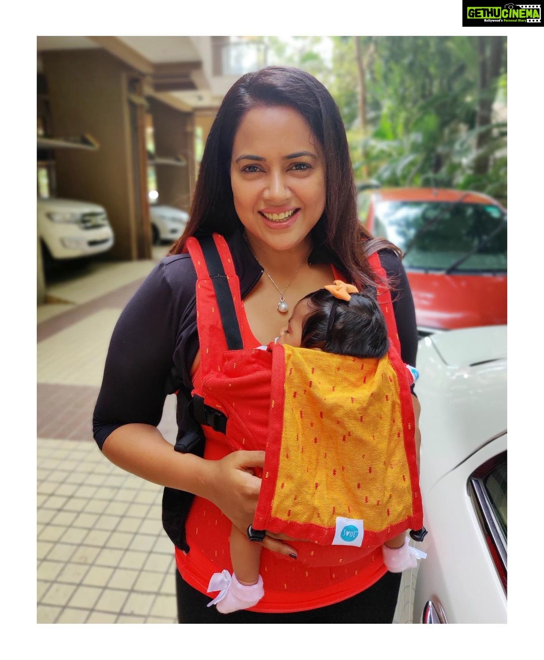 Sameera Reddy Instagram - Thank you to all the instafam moms that pointed out Nyra should be in an ergonomic carrier! Tried so many baby carriers this last month and finally found the one ! I’ve been very active with Nyra and take her everywhere so the @soulslings_india Aseema worked perfect for us! #babycarrier #workingmom #momlife #motherhood #active #fitmom