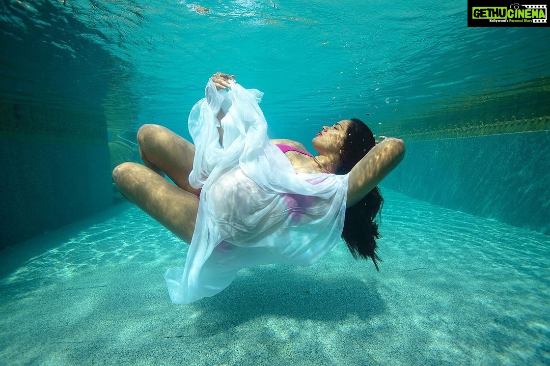 Sameera Reddy Instagram - #throwback to floating together in harmony🌈 now it’s real ! and we’re finding our way 🌸 #imperfectlyperfect #positivebodyimage #socialforgood #loveyourself #nofilter #nophotoshop #natural #water #keepingitreal 📷 @luminousdeep . #flashbackfriday #acceptance #body #woman #underwater #picoftheday #underwaterphotography #maternityshoot #pool #maternityphotography #pregnantbump #positivevibes #pregnancy #picoftheday #pregnancyphotography
