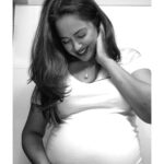 Sameera Reddy Instagram - Hello Bumpie 🤩 we almost there ❤️ . . . #positivevibes #imperfectlyperfect #positivebodyimage #socialforgood #loveyourself #keepingitreal #acceptance #body #woman #instapic #maternityshoot #maternityphotography #bump #bumpstyle #pregnantbump #positivevibes #pregnancy #pregnant #picoftheday #pregnancyphotography #preggo #momtobe #momtobeagain #picoftheday #blackandwhite