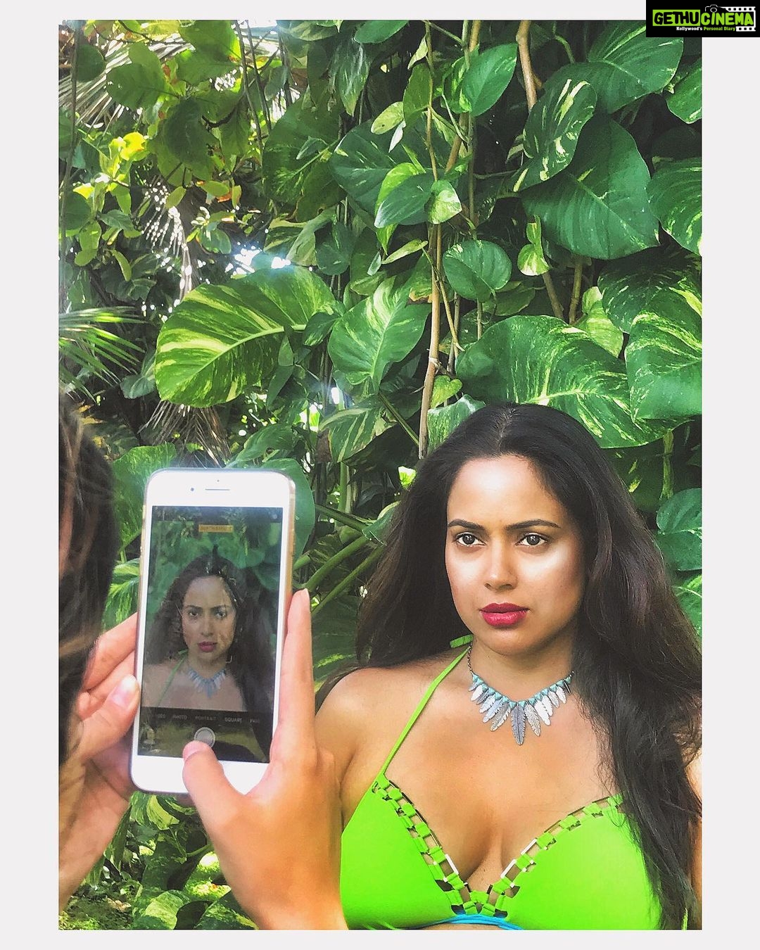Sameera Reddy Instagram - Candid vs Professional Shots? Gurls and phones! We love taking pics! This is @viihal clicking @kohlnrouge taking my pic 😃 #bts #behindthescenes while @luminousdeep is setting up Pro Style 📸 . . #green #amazonian #friday #bikini #swimwear #iphonephotography #candid #beauty #nature #shoot #mom #momtobe #imperfectlyperfect