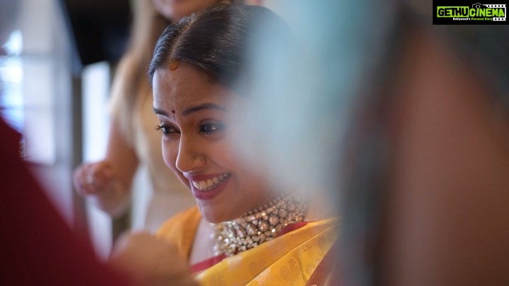 Sameera Reddy Instagram - I wanted to celebrate the people who stood by me these last few years. When I felt down and out and couldn’t get up . My husband, in laws, my family and friends were by my side. This Godh Bharai video is just not about the little one , it’s to give thanks to finding myself again . Maybe this baby gave me the strength to and for that I’m ever grateful . To my Instafam I share this with you guys because now you are part of this journey ❤️ . . Thank you to this wonderful team of storytellers who caught every moment so naturally. . #mua @namratasoni @maithily_hanamghar @filtercoffeeproductions @aka_patil7 @weddingsbyamit @photographsbyishan . . #godhbharai #secondinnings #baby #babyshower #indian #tradition #family #friends #husband #myson #momtobe #momlife #pregnant #pregnancy #blessed #instafam #video #grace #godhbharaiceremony #momtobeagain #pregnantbump #herewegoagain @jleibholz miss u!