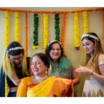 Sameera Reddy Instagram - Every girl needs a tribe and I’m super lucky to have the best ! 🌟 #girlsjustwanttohavefun @alishka_varde_singh @zingranwon @kohlnrouge ❤️. . 📷 @maithily_hanamghar @weddingsbyamit @photographsbyishan . . #godhbharai #baby #blessed #girls #girlsquad #friendship #girlfriends #girlpower #friendships #love #happy #positivevibes #india #family #love #traditions #indian #saree #momtobe ❤️