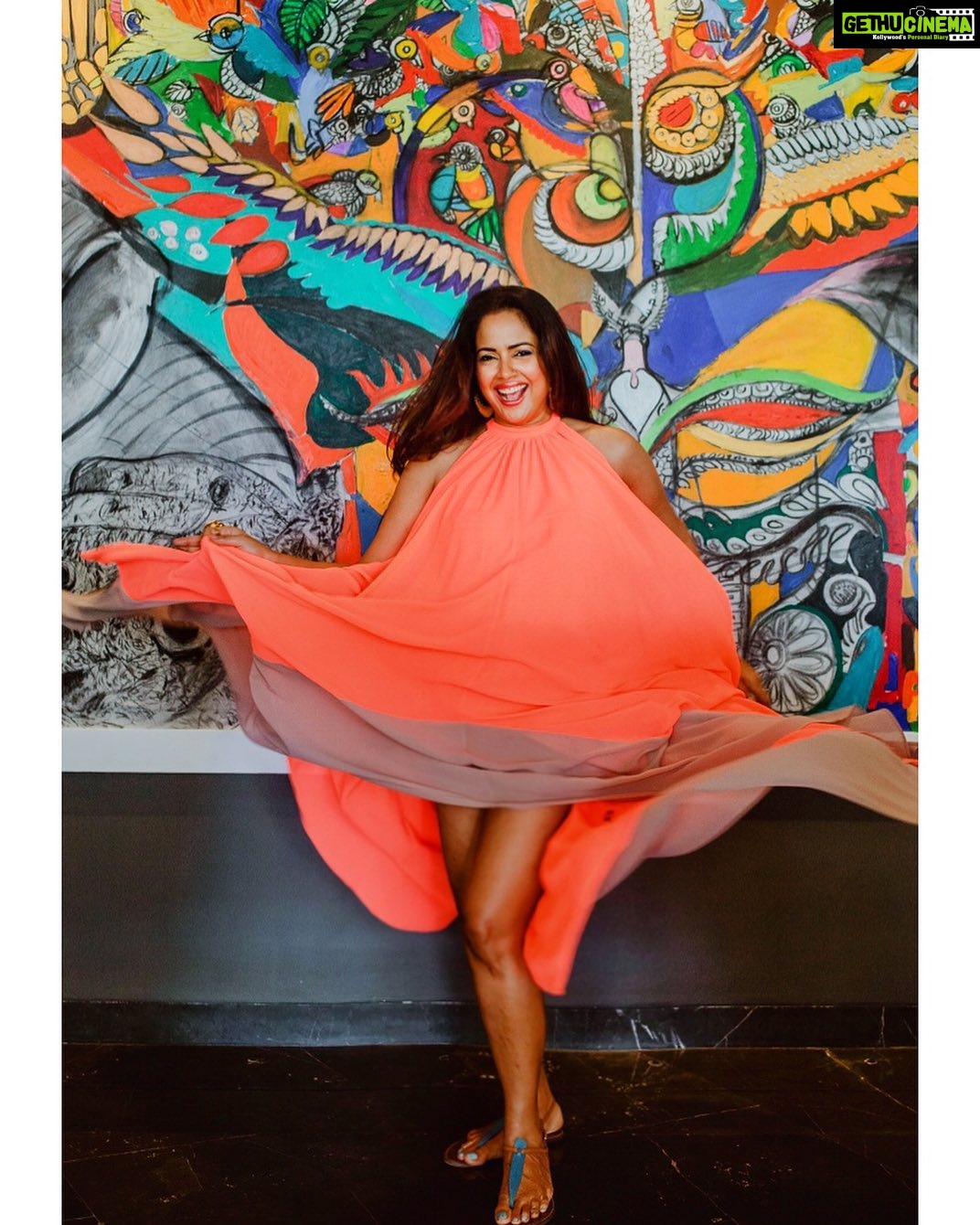 Sameera Reddy Instagram - My Marilyn Monroe moment! ๐Absolutely having a blast๐ . . ๐ @w_goa ๐ท @_fabian.franco_ ๐ @saloniofficial @sam_edelman . #momtobe #twirling #color #marilynmonroe #saturday #weekendvibes #pregnant #pregnancy #maternityshoot #momlife #photoshoot #preggo #feelgood #freeyourmind #loveyourself #positivebodyimage #positivevibes #wallart #dress #happy ๐