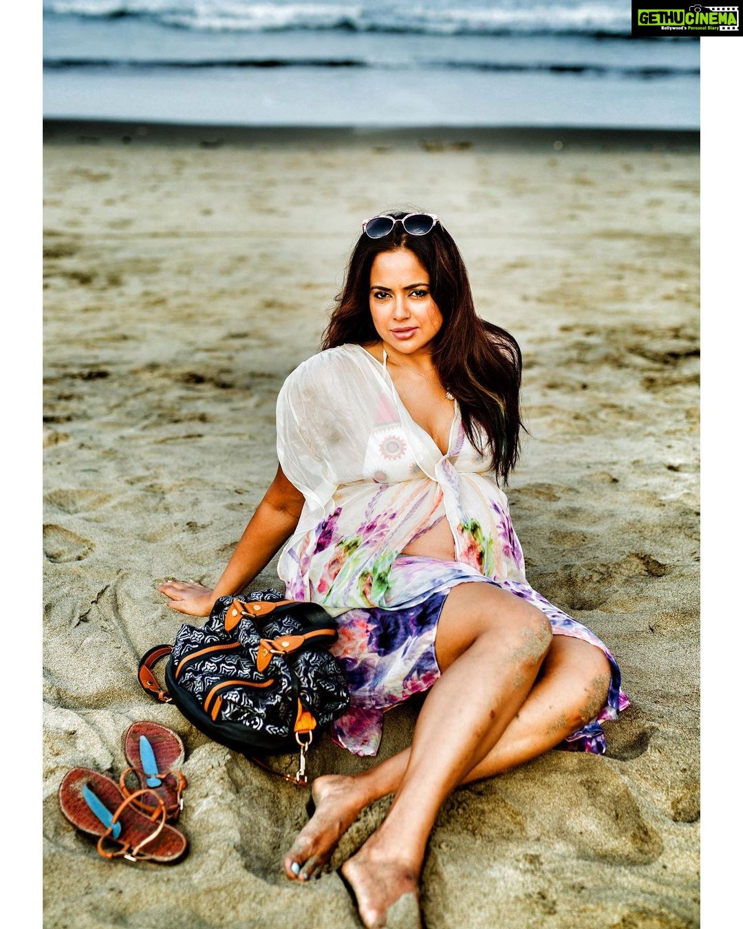 Sameera Reddy Instagram - Escape to my kind of paradise🏖 . . 📷 @_fabian.franco_ . @louisvuitton @sam_edelman @marcjacobs . . #maternityphotoshoot #momtobe #feelgood #sand #sun #beach #sea #waves #preggo #pregnancy #pregnant #bikini #bodypositive #loveyourself #mom #momlife #preggobelly #thursday #loveyourself #feelgood #bodypositiveimage #pregnancyphoto #pregnancyphotography #picoftheday