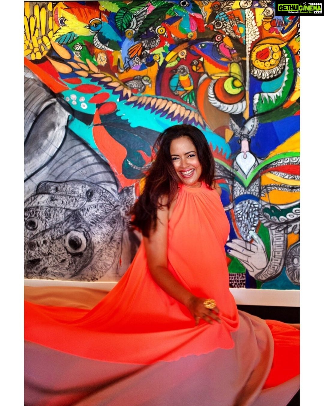 Sameera Reddy Instagram - Friday be likeπ ! π @w_goa π· @_fabian.franco_ π @saloniofficial . #momtobe #twirling #color #fun #art #wallart #friday #pregnant #positive #positivevibes #weekend #weekendvibes #pregnancy #mom #actor #maternityshoot #goa #momlife #photoshoot #preggo #instapic #instagood #orange #picoftheday #whotels W GOA
