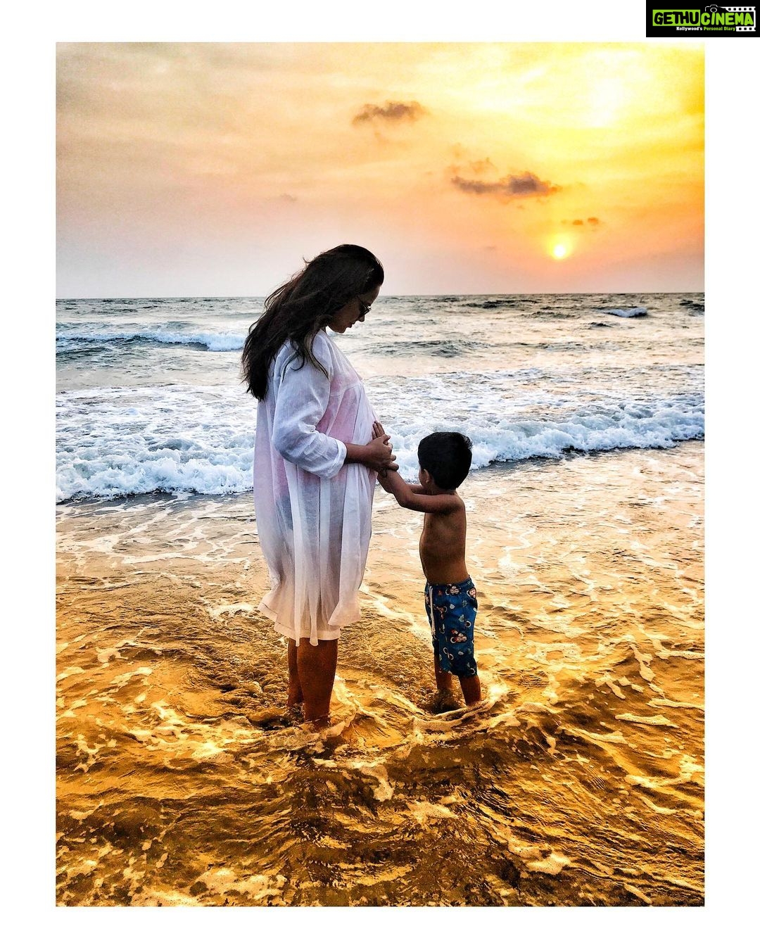 Sameera Reddy Instagram - For all the things my hand has held the best by far is you ❤️❣️ #motherhood . . #sunset #goa #myson #waves #beach #sun #orange #mother #son #mothers #baby #Wednesday #positivevibes #momlife #mom #mommy #motherandson #pregnant #pregnancy #maternity #maternityphotography #bump #momtobe #again #blessed 🌸