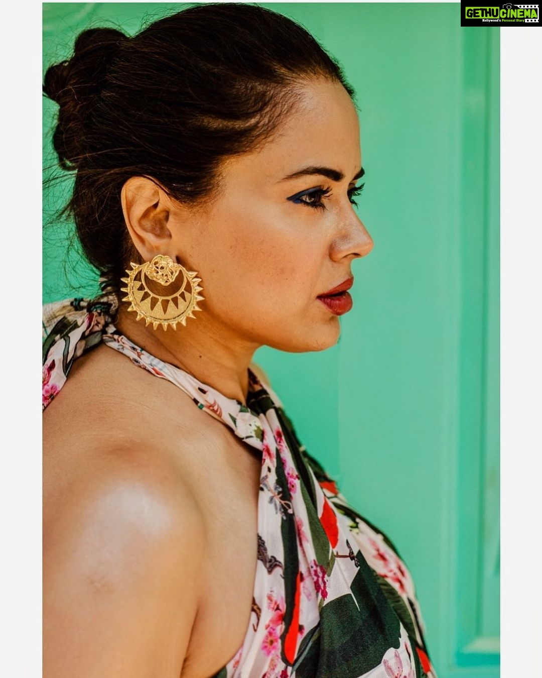 Sameera Reddy Instagram - It doesn’t have to be perfect but its gotta be fierce ! Fire up that #monday #mondaymotivation 🌟. . 📷 @_fabian.franco_ @flowerchildbyshaheenabbas @w_goa