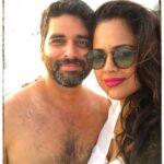 Sameera Reddy Instagram - Aquaholics ❤️ #husbandandwife #vacay #vibes 🏖 Mr. @vardenchi 🌟 Vagator Beach
