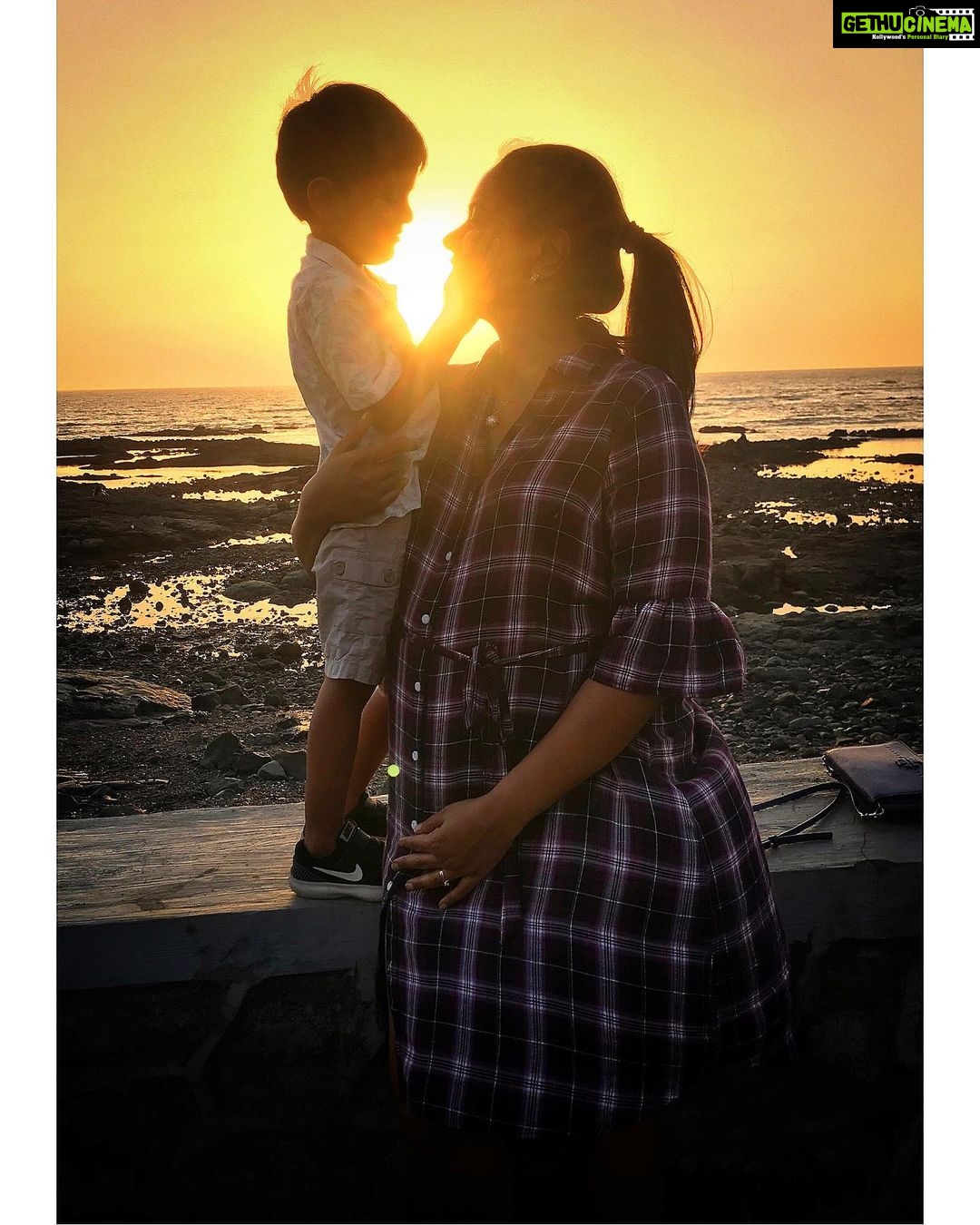 Sameera Reddy Instagram - Mother’s Day should be about celebrating all women who are trying to conceive , women who adopt, women who are stay at home moms and career moms because we all have one thing in common. We all try to be the best mothers we can. Easy to judge what’s the right or correct way but it’s so individualistic. I also respect women who choose not to have children at all 🙏🏻 #respect #women #happymothersday #mothersday #everyday ❣️ Band Stand Sea Face