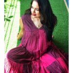 Sameera Reddy Instagram - Feeling pink in my belly 💓 #mood #tuesday . @urvashikaur #pregnancystyle #fashion #pregnancy #momlife #bumpstyle