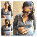 Sameera Reddy Instagram - Friday feels! This baby is kicking away 😃🙃🌈 such joy! #blessed . . . #pregnancy #pregnantbelly #pregnant #momlife #friday #fridayvibes #happy #mom #baby #momtobeagain ❤️