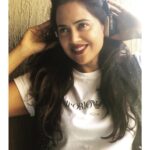 Sameera Reddy Instagram - Hello Monday ! Let’s do this 🎧 🎶 . . . #mondaymood #groove #music #pregnancy #bump #happy #momlife #momlifebelike