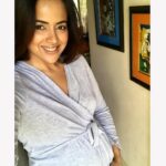 Sameera Reddy Instagram - Halfway there ! #baby #bump can’t wait to meet you ! 🌈 . . . #pregnantbelly 🙂❤️