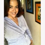 Sameera Reddy Instagram – Halfway there ! #baby #bump can’t wait to meet you ! 🌈
.
.
.
#pregnantbelly 🙂❤️