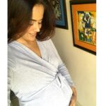 Sameera Reddy Instagram – Halfway there ! #baby #bump can’t wait to meet you ! 🌈
.
.
.
#pregnantbelly 🙂❤️