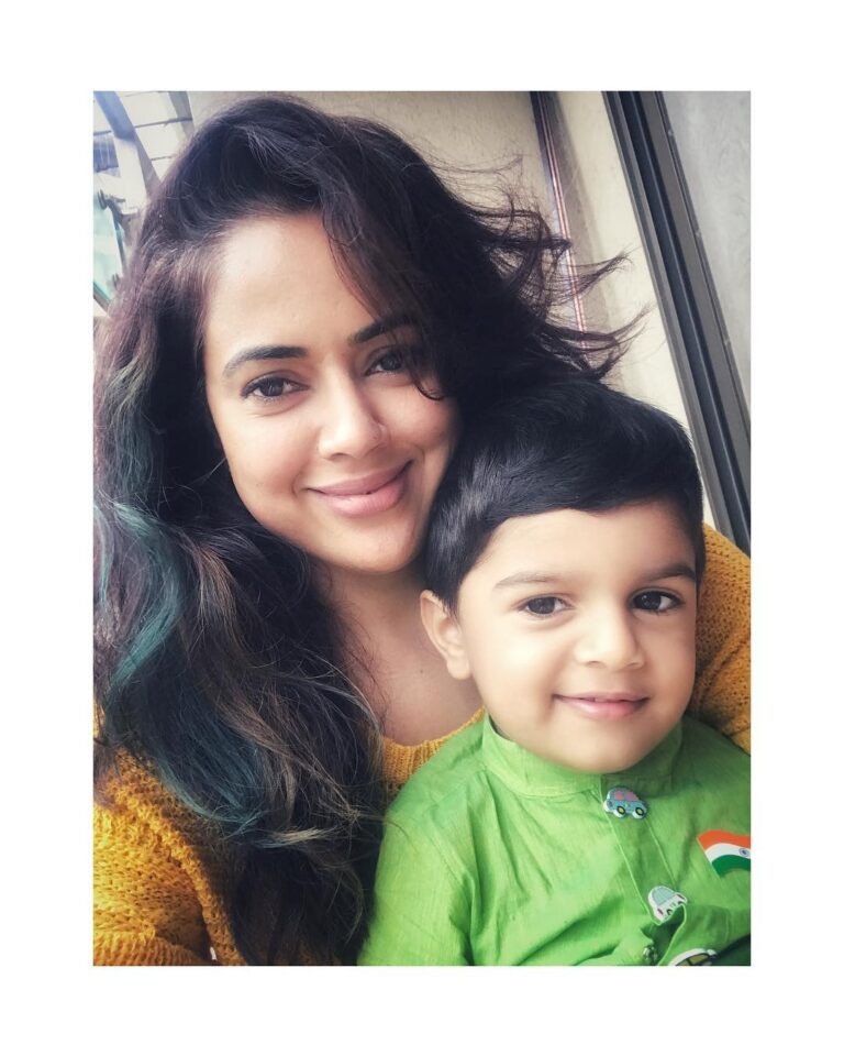Sameera Reddy Instagram - Happiness is finally finding someone who understands you ❤️ . . #happiness #myson #momlife #positivevibes #thursday #love