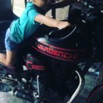 Sameera Reddy Instagram - Toddler Trippin! 🎸🎶 @vardenchi #vardenchi #motorcycle #motorcycles #bullet #royalenfield #toddler #riding #headbanging #cruising #chilling #sunday #sundayfunday 🌟