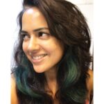 Sameera Reddy Instagram - Sometimes we all need some color in our lives (and our hair) ! ❤️ @zingranwon I’m loving it ! It’s a Happy Sunday ! 🤸‍♂️ #haircolor #momlife #sunday #sundayvibes #happy #keepsmiling 🌟