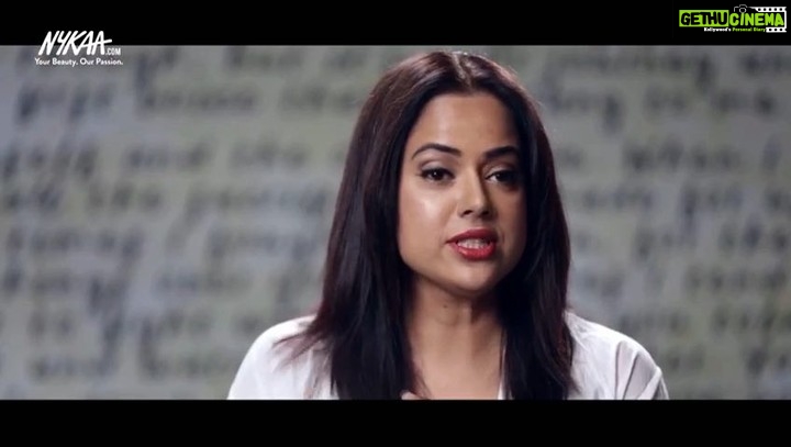 Sameera Reddy Instagram - ‘Letters to my mother’ is such an emotional yet uplifting video on how we are everything because of our moms 🎈@mynykaa got us to really pour our hearts out ! #happymothersday @rahulkl @iradubey, @shibanidandekar @sarahjanedias Zeenat Aman & Lillette Dubey❤️ . . . . #mothersday #mothers #mom #momlife #motherhood #mymom #nykaa
