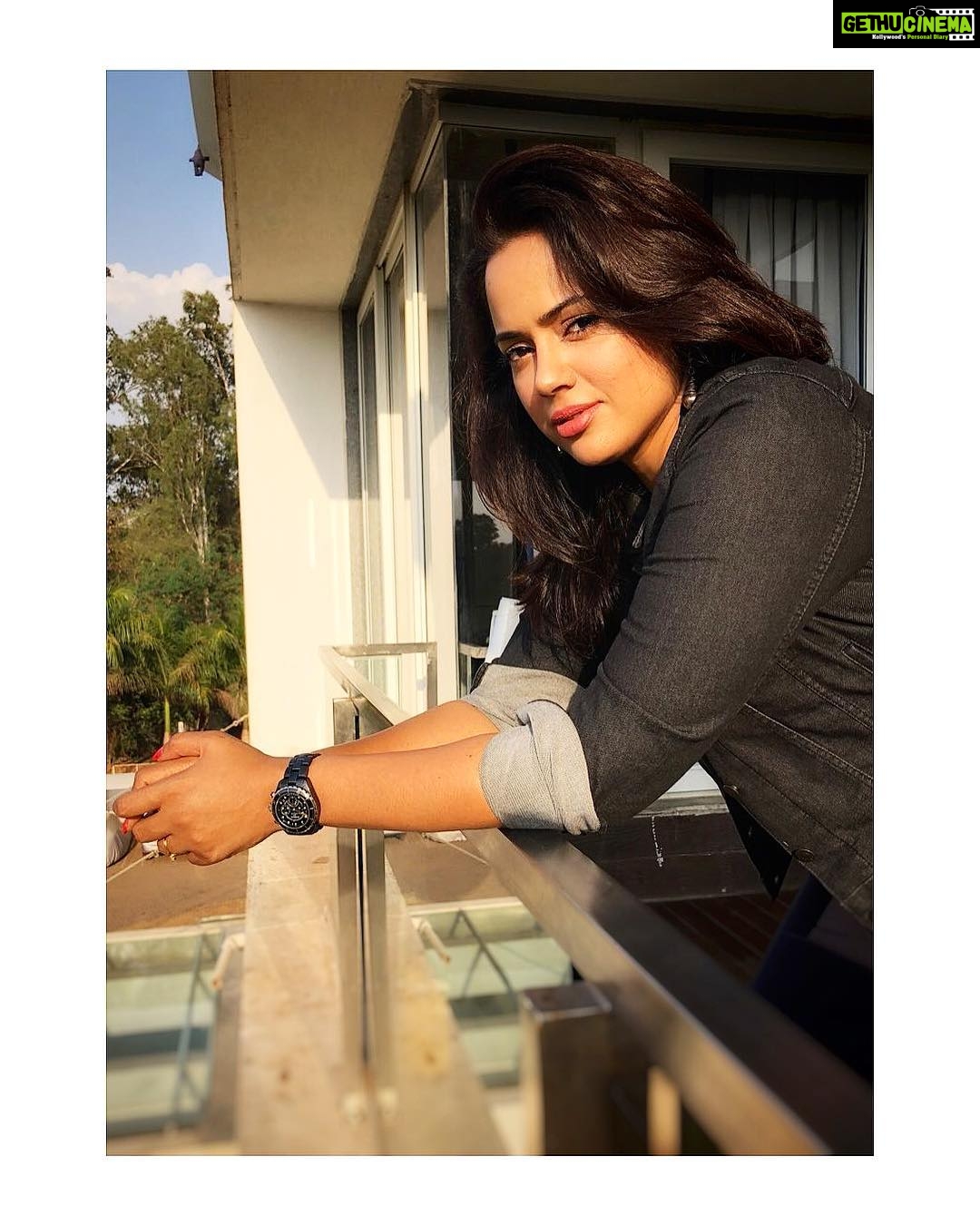 Sameera Reddy Instagram - There is no force equal to that of a determined woman! Cheers to all the multi tasking supermoms out there πββοΈ#power to all the mommies! #mood for #mothersday week! π· @pavanichandak . #happy #strong #motd #mothers #mother #motherhood #momlife #moms #happymothersday #love #live #goals #bollywood #mom #keepingitreal