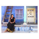 Sameera Reddy Instagram - Sunday vibes #takemeback Sundarapandiapuram is a town in Tirunelveli district,Tamil Nadu. Such pretty houses and elegant architecture. #throwback to #vettai #summer #memories