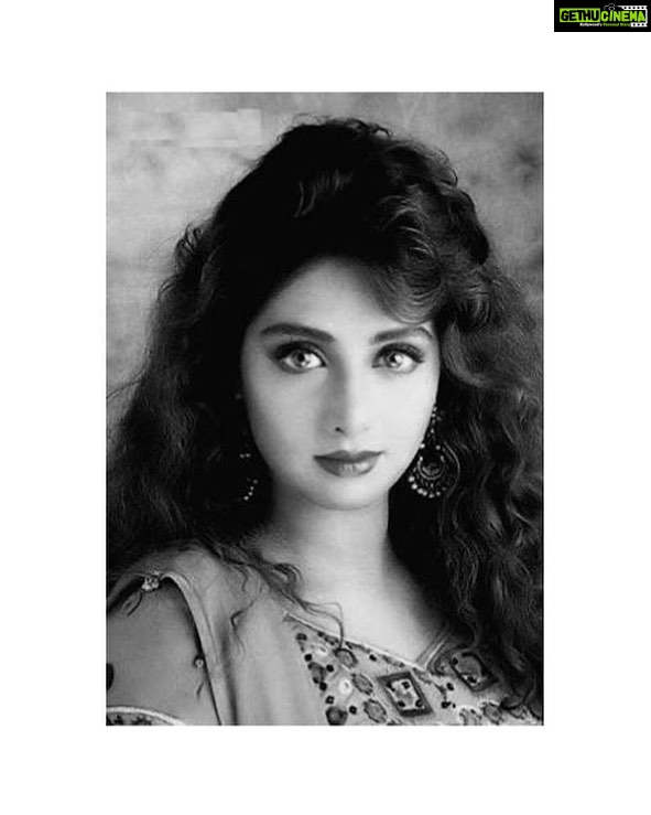 Sameera Reddy Instagram - There has to be a more responsible way of reporting Sridevi’s untimely death. From recreating scenes of bathtubs to comparing it to Sunanda’s death. It’s highly unfortunate to see the media spectacle . Show some respect to one of the most dignified women of cinema . And to her family who are in unthinkable grief. #sridevi #gonetoosoon #grace #light #love #respect 🙏🏻