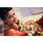 Sameera Reddy Instagram - #wedding #day 21.01.2014 #throwback #weddinganniversary #4years @makeupkomal @zidosalon shoutout to Komal, Zing and Dodo for the lovely makeup And hair! My special peeps🤗 . . . . #turnbacktheclock #weddingday #january #anniversary #bridal #makeup #hair #indianbride #akshaivarde #sameerareddy