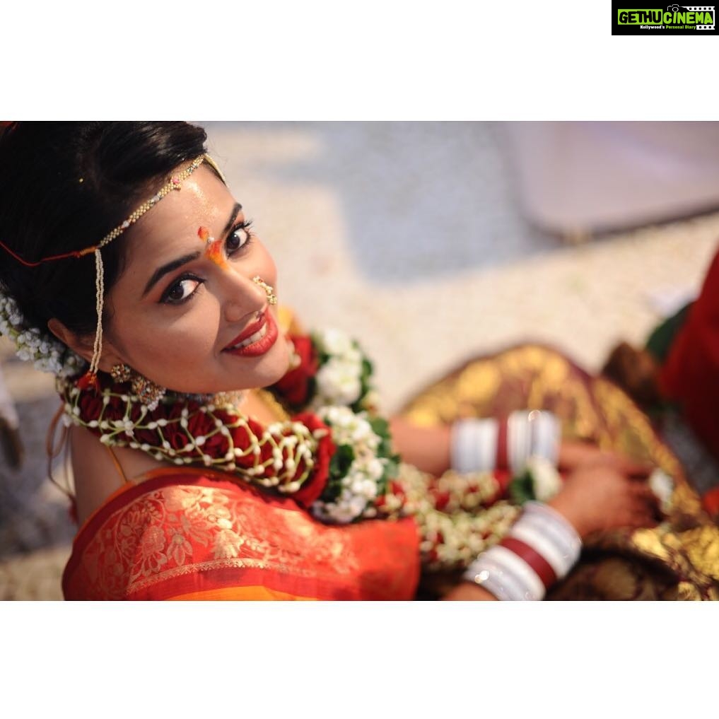 Sameera Reddy Instagram - #wedding #day 21.01.2014 #throwback #weddinganniversary #4years @makeupkomal @zidosalon shoutout to Komal, Zing and Dodo for the lovely makeup And hair! My special peeps🤗 . . . . #turnbacktheclock #weddingday #january #anniversary #bridal #makeup #hair #indianbride #akshaivarde #sameerareddy