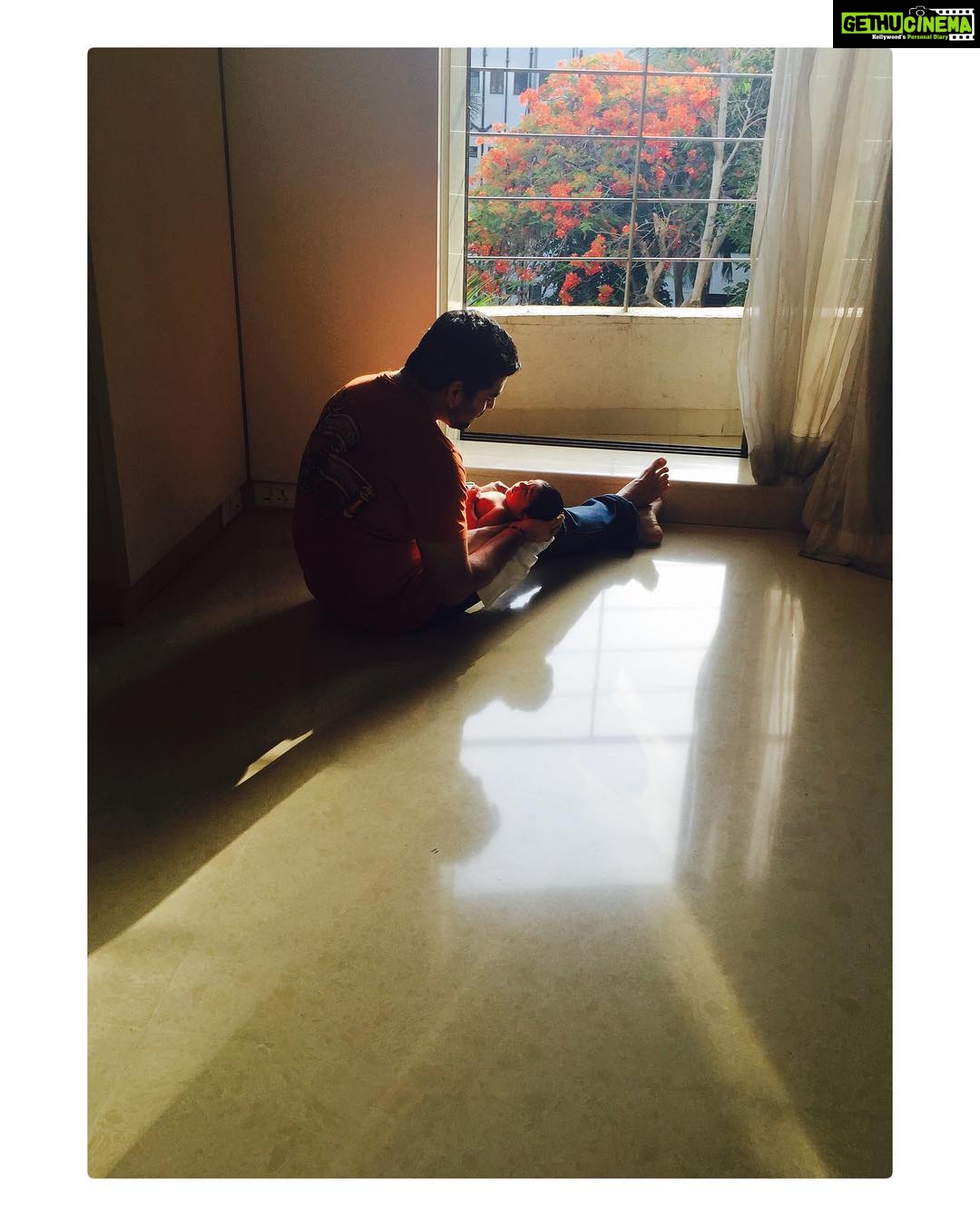 Sameera Reddy Instagram - I think it’s hard for a man to really feel like a dad till the baby actually arrives . I remember all throughout my pregnancy looking at Akshai wondering if he was really ready. This pic was the first time we got Hans home and it’s phenomenal how Akshai and this lil dude connected. The bond is so intense. Going from boy to man and then to a father has so many layers. It’s overwhelming at first and then so damn rewarding. ❤️. Happy Holidays 🎄 . . . . . #nofilter #endoftheyear #happyholidays #tistheseason #family #grace #love baby #boy #man #father #throwback #akshaivarde #myson #hansvarde #sameerareddy #real #life #vardenchi #junior #bollywood #mom #keepingitreal