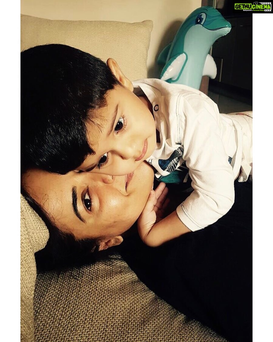 Sameera Reddy Instagram - Sometimes the smallest things take up the most room in your heart - Winnie the Pooh. #morningsbelike this #always 🙂. so much to be grateful for 🙏🏻❤️ #morningface #keepingitreal #happyfriday . . . . #hansvarde #sameerareddy #mylife #myson #real #bollywood #mom #momlife #friday #morning #hugs #happy #grace #love #joy #blessed #christmas #christmastime #quotes #winniethepooh #quotestoliveby ❣️