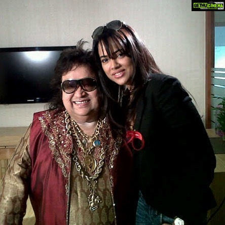 Sameera Reddy Instagram - Loss of a Legend💔he showed me so much kindness when I was new to the industry. That I will never forget 🙏🏼 your music will live forever in our hearts ♥️ #rip #bappilahiri @bappilahiri_official_