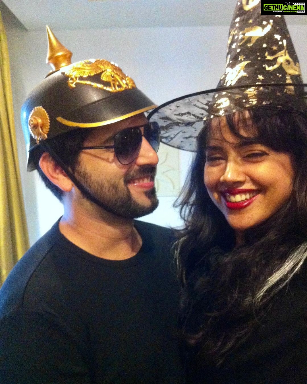 Sameera Reddy Instagram - Dating masti is magical✨ but It’s so easy to lose that feeling when you get sucked into the routine & comfort of everyday life post marriage and kids🤪This pic is from 2013 when we had to go for a costume party🎈it reminds me how Marriage is a constant work in progress .. any any stage .. you gotta keep working on it ! Gotta keep the zing on!😍Akshai and I keep reminding each other to not take things too seriously🤩 🎉🙂 #husbandandwife #boyfriendandgirlfriend #dating #marriage #balance #workinprogress 🙋🏻♀️ #messymama @mr.vardenchi #couple #throwback ❤️ #throwbackthursday
