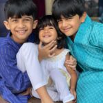Sameera Reddy Instagram - Our little Nyra will be the tough lil sis protecting her brothers and they will do they same for her for life ❤️Siddy-Nyra -Hans! Missing Nirvaan @therealmeghanareddy @sevensush ✨We send you all our love! A very Happy Raksha Bandhan ! Lots of love & wishes @manjrivarde #messymama @diydayalishka @mr.vardenchi #happyhans #sunshinesiddy @aadiinmotion #naughtynyra ✨🪔😃 #rakshabandhan #brotherandsister #brother #sister #love #forever ❤️