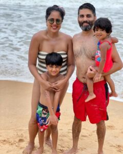 Sameera Reddy Instagram - Cartwheels & Sandcastles❤️still dreaming of the weekend but it’s back to the monday grind 💪🏼 family vacays are the bestest 🧸@mr.vardenchi #naughtynyra #happyhans #messymama #goa #mondaymotivation #dreaming #weekend #positivevibes #beach #family #staycation 🏖