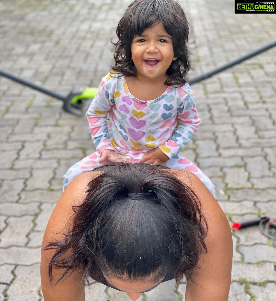 Sameera Reddy Instagram - My mama strongest💪🏼who needs weights when we have our babies to sit on us 🤣 it’s Fitness Friday and my journey continues ! Not budging form 82kg but my inches have really come down . I’m focusing a lot on my tummy which after 2 kids has become jelly central but honestly Hans and Nyra love cuddling it 😍🙃 getting fit this time round vs all the times I have lost weight before has actually been fun , motivating and not stressful and I’m so grateful for that 🙏🏼❤️ how are you peeps doing ? Status please 📝 #fitness #fitnessfriday #letsdothis 🏃🏻♀️