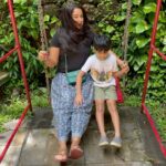 Sameera Reddy Instagram - My Happy moment of the day✨Swinging with my son😍 post lockdown I’ve been so aware and grateful for the simple joys of life and I grab every opportunity to have us enjoy it🍃 #motherhood #moments #messymama #happyhans #momlife #momentsofmine ❤️ Goa