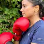 Sameera Reddy Instagram – Boxing my stress away 🥊I’ve been the same weight last 2 weeks🥴But my fitness levels are super 🏃🏻‍♀️I’m consistent with the workouts but not with the diet😓Diwali is around the corner and I need to up my game ! Pick something that you love doing 👉🏼 even simple stretches make you feel good ✨Yoga, dancing, running , anything ! But let’s keep moving ✅ #fitnessfriday #update #letsdothis 💪🏼