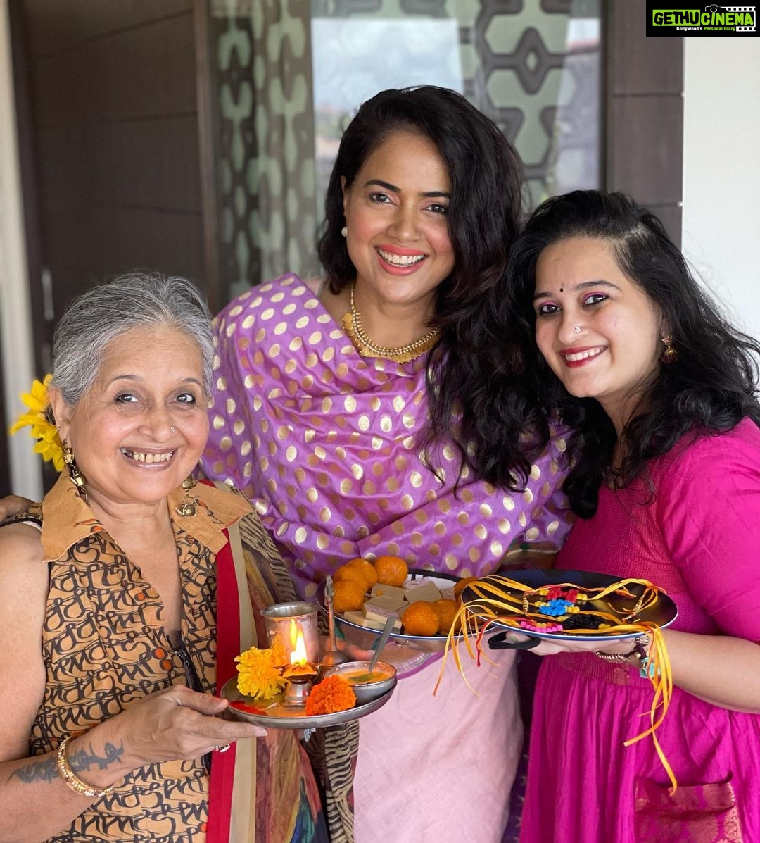 Sameera Reddy Instagram - Our little Nyra will be the tough lil sis protecting her brothers and they will do they same for her for life ❤️Siddy-Nyra -Hans! Missing Nirvaan @therealmeghanareddy @sevensush ✨We send you all our love! A very Happy Raksha Bandhan ! Lots of love & wishes @manjrivarde #messymama @diydayalishka @mr.vardenchi #happyhans #sunshinesiddy @aadiinmotion #naughtynyra ✨🪔😃 #rakshabandhan #brotherandsister #brother #sister #love #forever ❤️