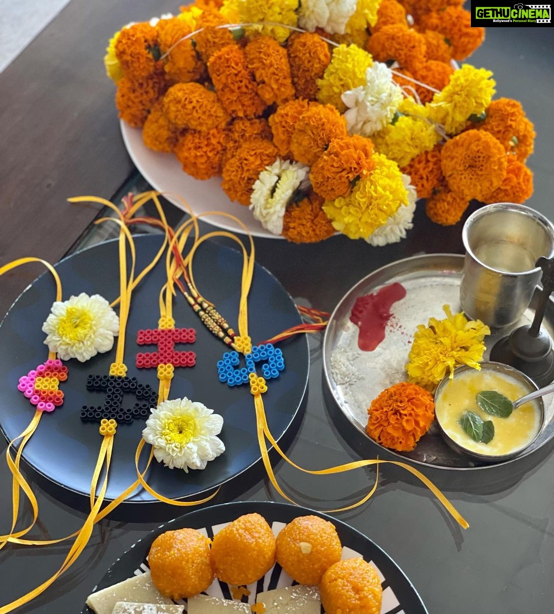 Sameera Reddy Instagram - Our little Nyra will be the tough lil sis protecting her brothers and they will do they same for her for life ❤️Siddy-Nyra -Hans! Missing Nirvaan @therealmeghanareddy @sevensush ✨We send you all our love! A very Happy Raksha Bandhan ! Lots of love & wishes @manjrivarde #messymama @diydayalishka @mr.vardenchi #happyhans #sunshinesiddy @aadiinmotion #naughtynyra ✨🪔😃 #rakshabandhan #brotherandsister #brother #sister #love #forever ❤️