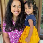 Sameera Reddy Instagram - Happy Independence Day 🇮🇳 #messymama #naughtynyra #sundayfunday #momlife ✨