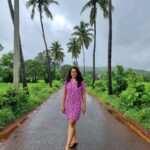 Sameera Reddy Instagram – ✅ Model Pose on Hollywood Street 👍🏻 Goa Tourist Spot Fav😃 I’ve been dying to jump out and take one myself 😆 finally did it 💃 #sundayfunday 📷 @mr.vardenchi
📍Goa #weekendvibes #momlife #rainyday #funday ☔️