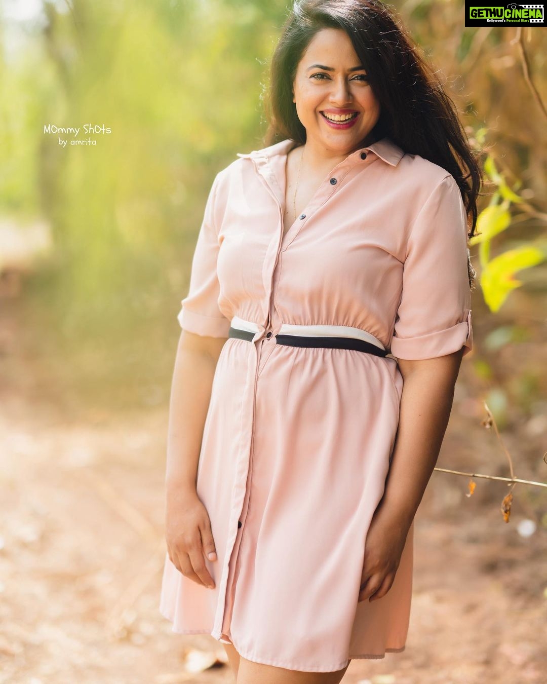 Sameera Reddy Instagram - Do not let the negativity or judgement consume you to a point where you can’t enjoy the people and things you love.. many of us make that mistake! I’ve done it in the past and I wish I hadn’t . This picture is Jan 2021, I was 92 kg and i can say I was as happy then as I am now today 10 kgs less. To feel connected with your self worth at any stage , any age however unflattering or imperfect your appearance may be to others, is what the #bodypositivity is all about ! ❤️ stay true to yourself. Stay happy . #imperfectlyperfect . 📷 @mommyshotsbyamrita