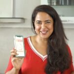 Sameera Reddy Instagram - I am currently totally hooked on anything that will help me in my fitness journey, especially when it's easy to digest as well as delicious to taste! All my meals which include chapati/roti are made with ITC Ashirvaad Atta with Multigrains which is rich in dietary fibre! Log on to https://bit.ly/2T76OS7 and quickly take your DQ test and check your Dietary health and your family's too. Check your Dietary Quotient now! Also Avail a discount of 15% on Ashirvaad Atta with Multigrains by using the Coupon Code: HighFibreAtta4 which can only be redeemed on ITC E-store here. https://itcstore.in/products/aashirvaad-atta-with-multigrains-5kg-india-products @aashirvaad #HappyTummyHappyYou #AshirvaadAttaWithMultigrains #Ad
