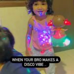 Sameera Reddy Instagram – Who wants to join our disco vibe?🕺🏻yesssss if you know this tune 💃 D-I-S-C-O #messymama #happyhans #naughtynyra #dance #party 🎉 #mondaymotivation 🤩