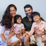Sameera Reddy Instagram - My heart, my soul, my everything ❤️ #family #forever #messymama @mr.vardenchi #happyhans #naughtynyra #familyportrait 🌟 . 📷 @pratidhani Goa, India