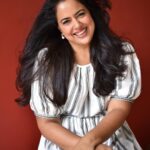 Sameera Reddy Instagram - If you are happy and you know it flash your smile 😃😁 #sundayfunday #messymama #portrait 💃 📷 @mohit_tulaskar18 👗 @westsidestores
