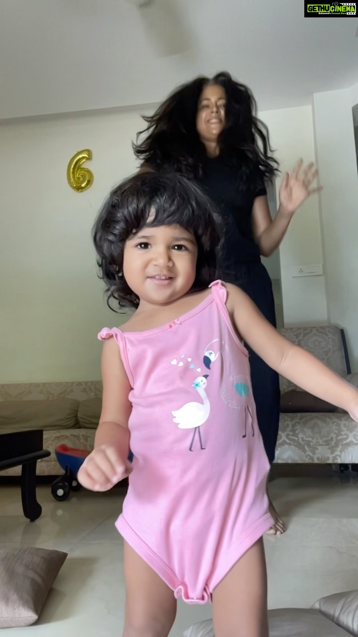 Sameera Reddy Instagram - The party has only just begun🎉 I remember being told only how hard #motherhood was going to be and it was game changing. Of course it is but along with the challenges it’s also the most fun I’ve ever had ❤️🤪💃 #messymama #momlife #moments #naughtynyra #happyhans #famjam #dance #party 🎉 Mid Week Mood 😋