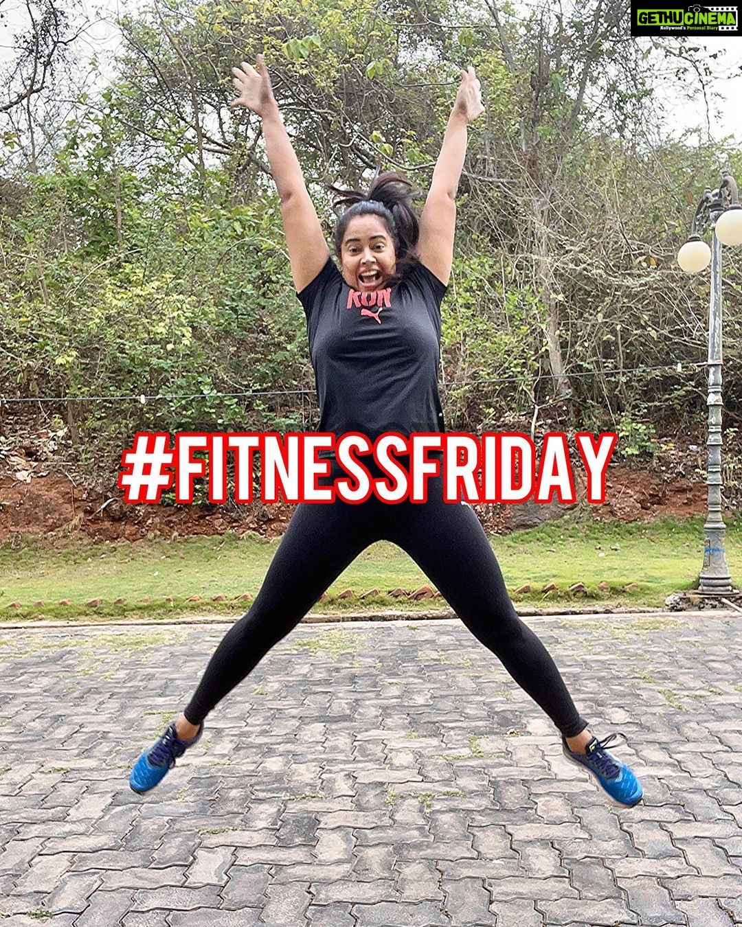 Sameera Reddy Instagram - I’ve decided I won’t let the pandemic get the best of me like it did last year. I put on so much weight stress eating thru 2020 and just neglected myself . I refuse to let COVID throw me off my fitness Friday goals 💪🏼 This week I had to work on post COVID exhaustion . I finally feel all the effort i am taking is paying off and I’m feeling a bit energetic . I’m 88 kgs . And able to play my badminton again . No intense workouts yet but walking and choosing the right foods is working for me . I’m very focused on my Diwali goal of getting to my fit body and I will not give up on that . I hope you also feel motivated and inspired to just keep moving . It’s really about just strengthening your body and mind more than the weight because that is what we need most right now 🙌🏻 please share your goals , your triumphs , your intentions for your Fitness goals because sometimes just saying it helps getting you moving ❤️ #fitness #fitnessfriday #letsdothis 💪🏼