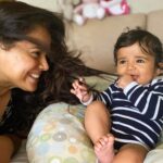 Sameera Reddy Instagram – And you wonder why new mamas loose hair? Her look of glee tho 🤪😳🤣 #naughtynyra #messymama #throwbackthursday ❤️